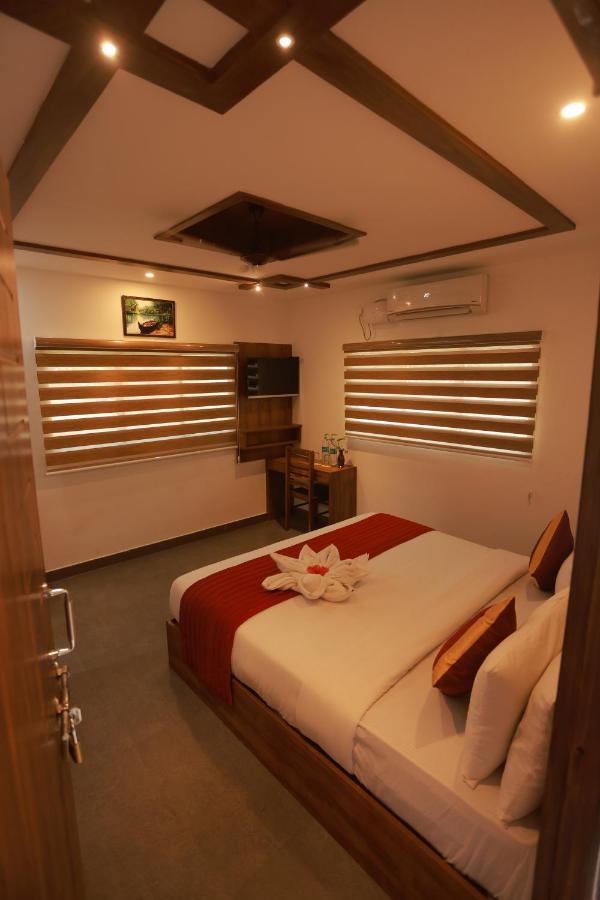 Malavikas Black Beach Resort Varkala Ngoại thất bức ảnh